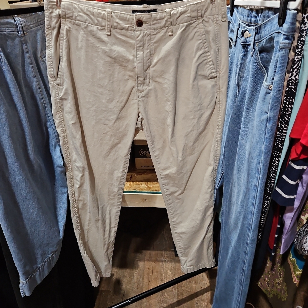 Men's Abercrombie and Fitch classic taper pants size 33 x 32 $12